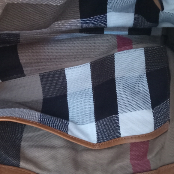 Burberry Maidstone Leather Tote Bag - Picture 8 of 14